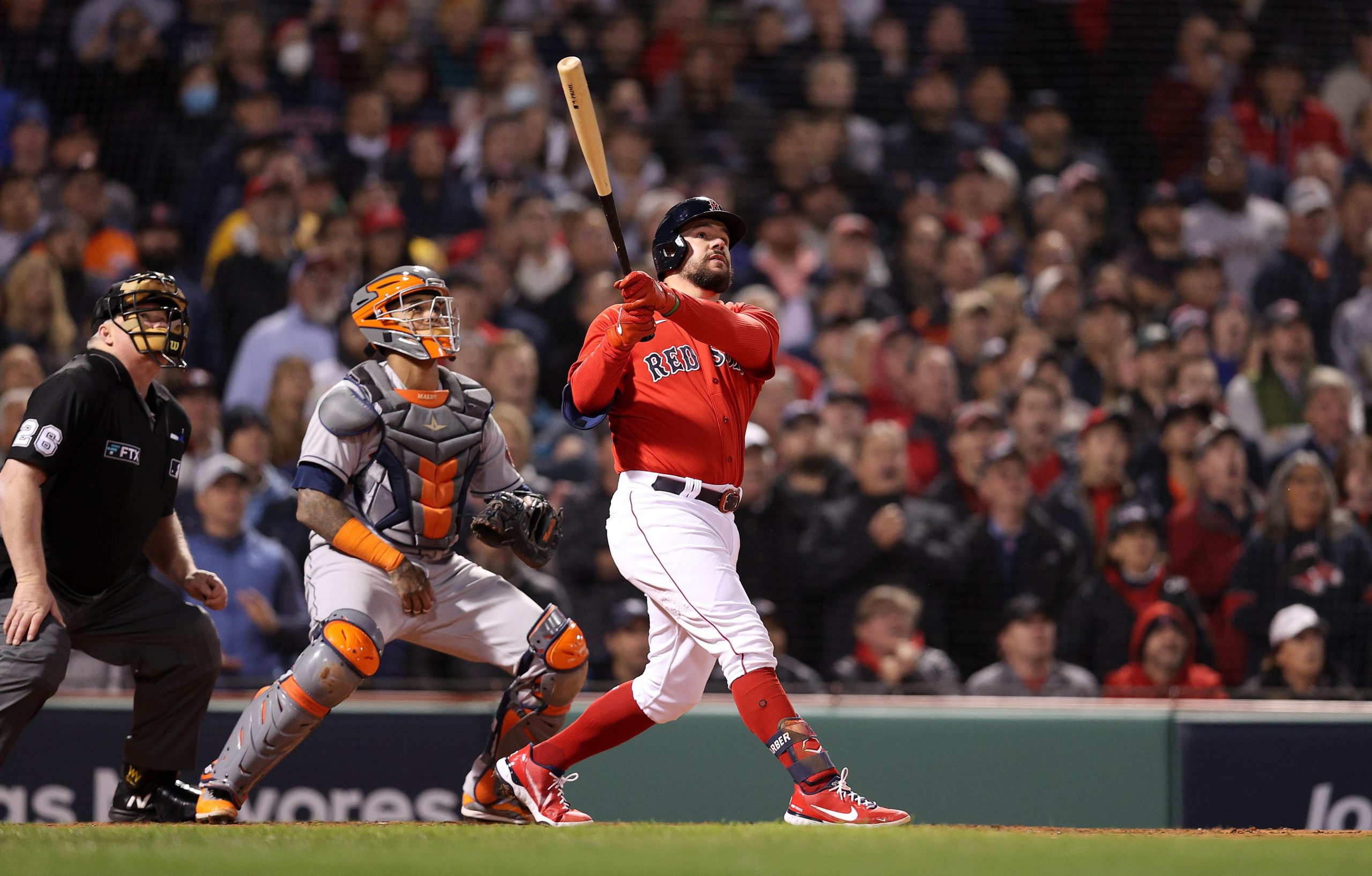 ¡Boston no cree en nadie! Propina paliza a Houston en el Juego 3