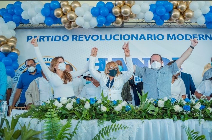 Alcaldesa de SJM abandona Fuerza del Pueblo y se va al PRM
