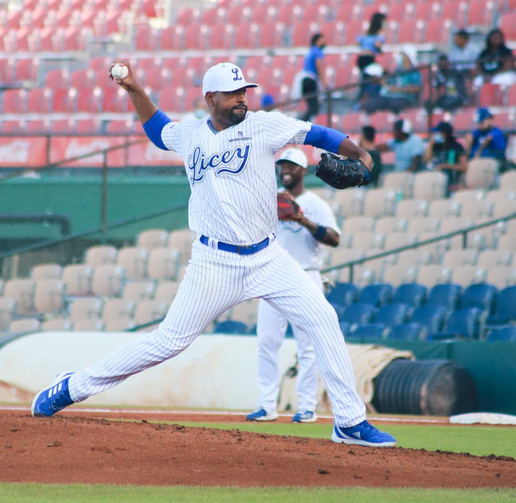 César Valdez domina y Licey celebra doble en su aniversario 114