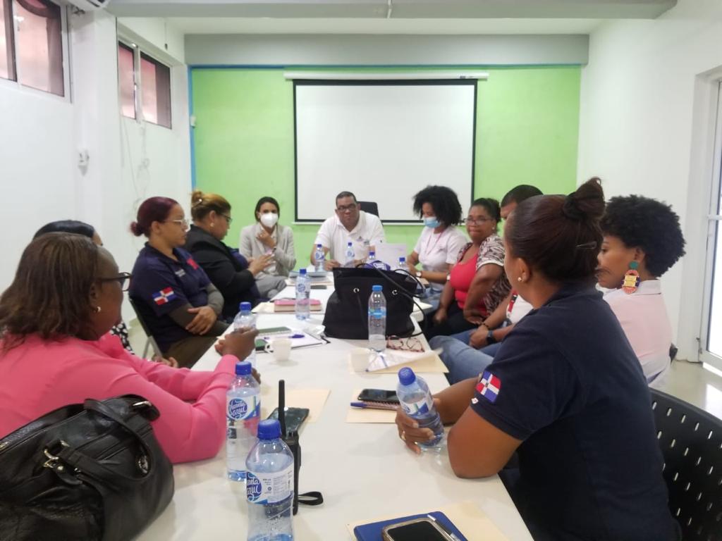 Autoridades se reúnen para buscar solución a problemas de salud mental en Monte Plata