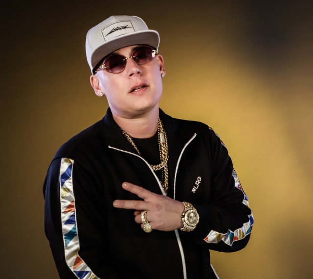 Presentan 13 cargos contra el cantante Cosculluela por maltrato en Puerto Rico