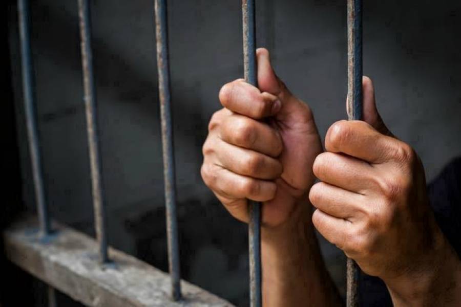 Condenan a 20 años de cárcel a un hombre que mató a otro al atropellarlo y apalearlo