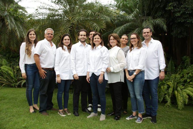 Raquel Peña junto a su familia