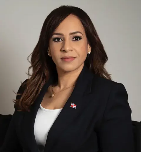Karen Ricardo votará este domingo en la escuela Belice