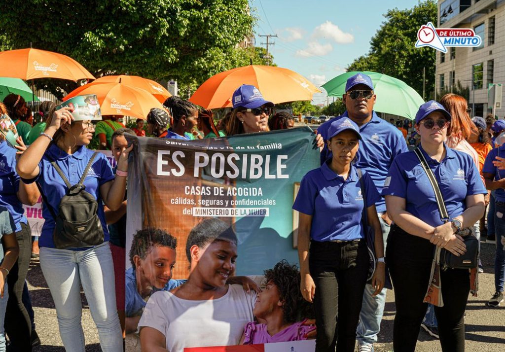 Cientos marchan para exigir compromiso real en la erradicación de la violencia contra las mujeres - Noticias de hoy en República Dominicana | De Último Minuto