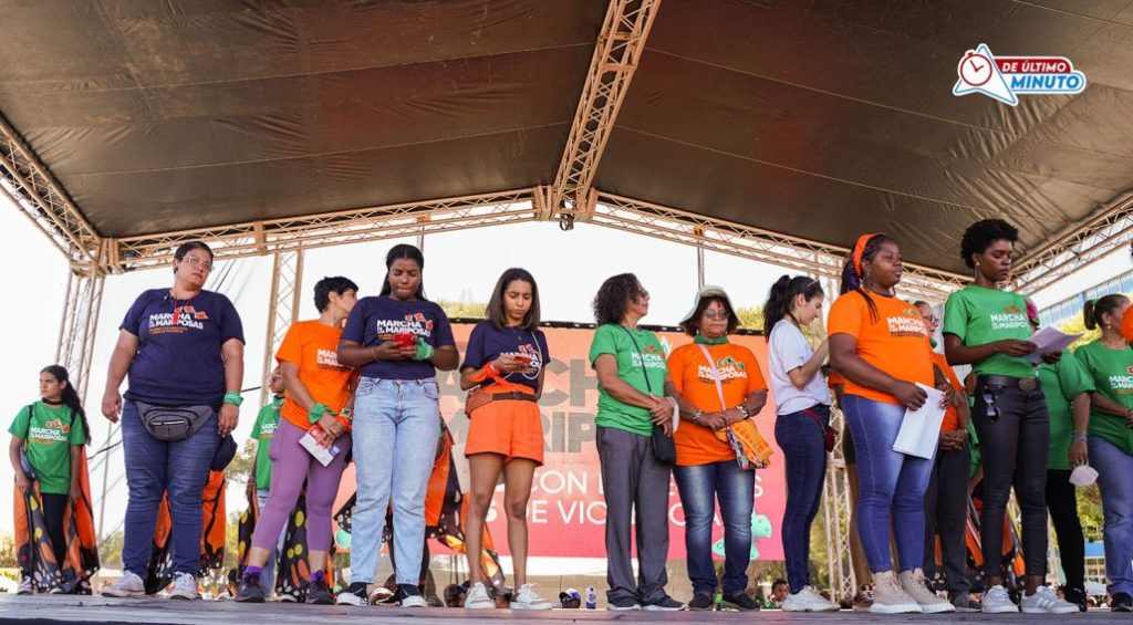 Cientos marchan para exigir compromiso real en la erradicación de la violencia contra las mujeres - Noticias de hoy en República Dominicana | De Último Minuto