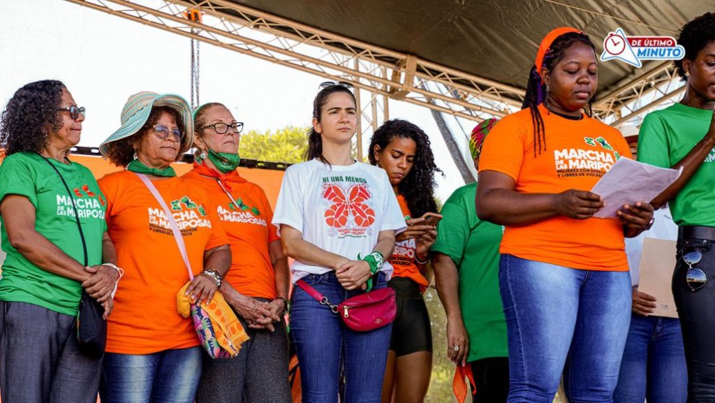 Cientos marchan para exigir compromiso real en la erradicación de la violencia contra las mujeres - Noticias de hoy en República Dominicana | De Último Minuto