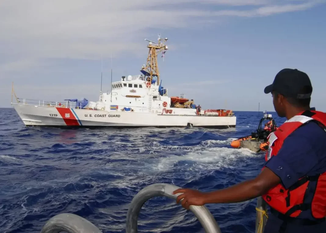 Guardia CosterarRepatrían a 189 dominicanos interceptados en Puerto Rico