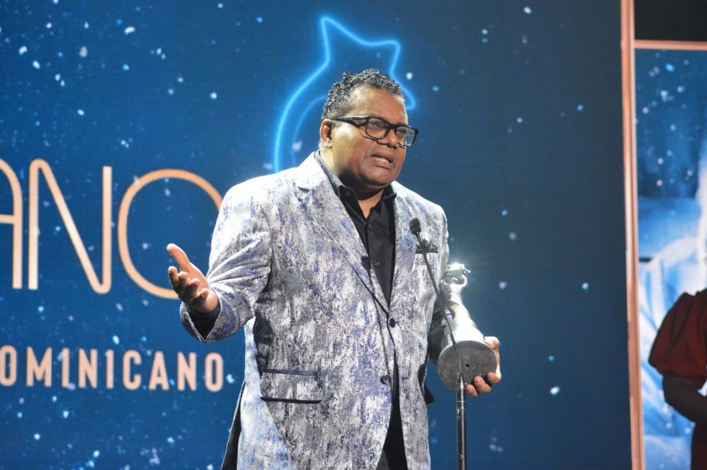 Pochy Familia recibe Premio Soberano por su trayectoria musical