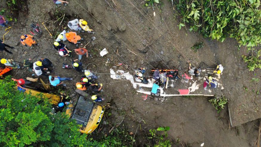 Al menos 3 muertos y 20 personas sepultadas tras deslizamiento en Colombia