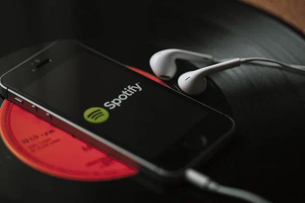 Artistas colombianos generaron 98 millones de dólares para Spotify en 2024
