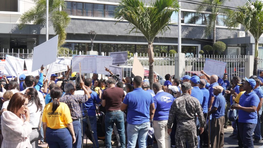 ADP exige reivindicaciones para pensionados frente al Ministerio de Hacienda