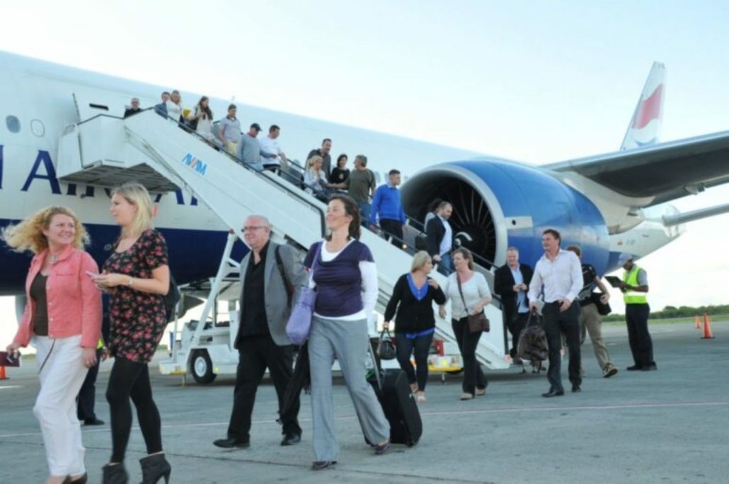 Turistas llegando a RD.