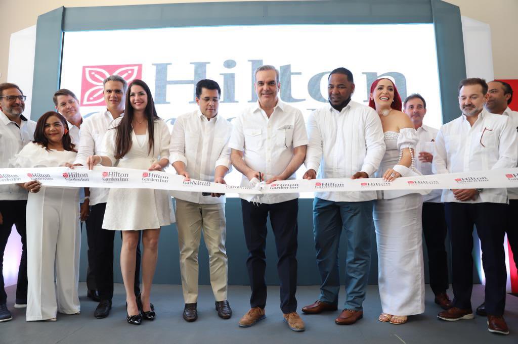 Abinader y Collado encabezan inauguración del Hotel de Edwin Encarnación