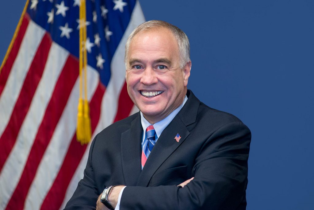 Contralor de NY anuncia invertirán fondos de pensiones en República Dominicana
