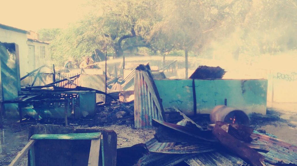 PN investiga origen incendio que consumió vivienda en Montecristi