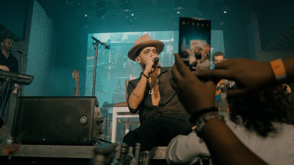 Zeo Muñoz se reencontró con sus fanáticos en un concierto acústico