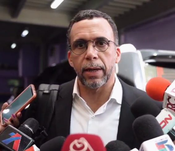 Navarro dice Gobierno hace 