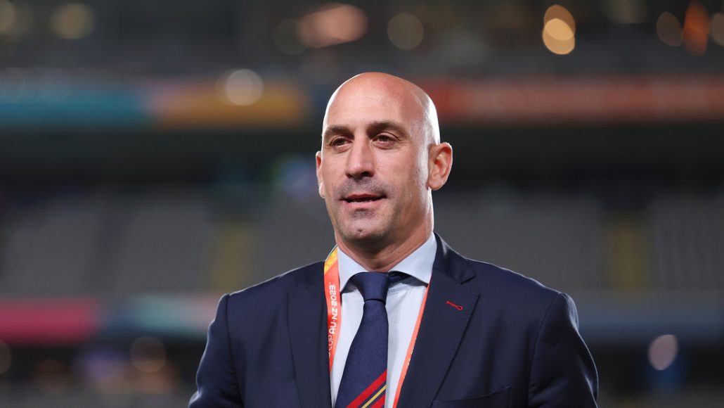 Gobierno español hará todo lo posible para cesar al presidente de la federación de fútbol