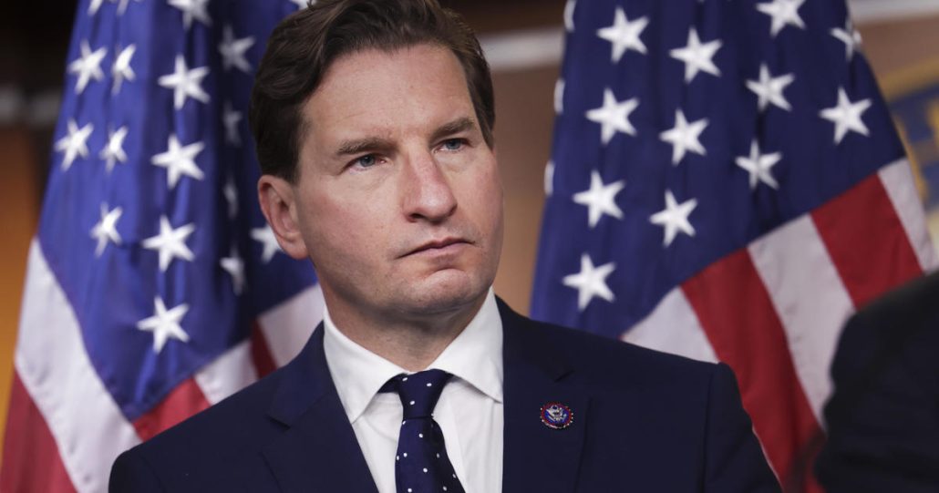 Un congresista demócrata lanza un desafío contra Biden para las presidenciales de 2024