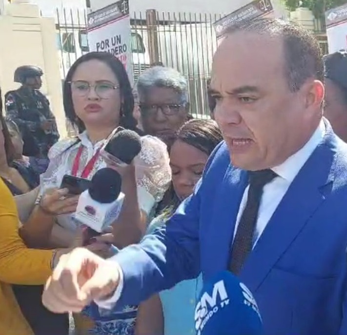 Abogados protestan frente al Congreso por reducción de recursos a la justicia en Presupuesto 2024 - Noticias de hoy en República Dominicana | De Último Minuto