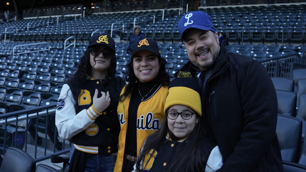 Fotos: Así disfruta la fanaticada de Licey y Águilas el segundo partido en el Citi Field - Noticias de hoy en República Dominicana | De Último Minuto