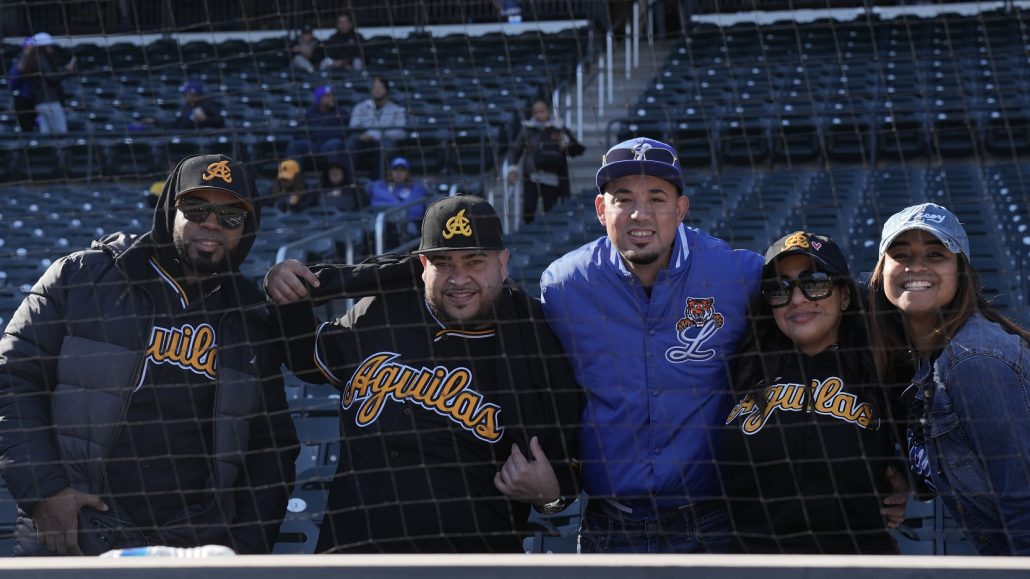 Fotos: Así disfruta la fanaticada de Licey y Águilas el segundo partido en el Citi Field - Noticias de hoy en República Dominicana | De Último Minuto