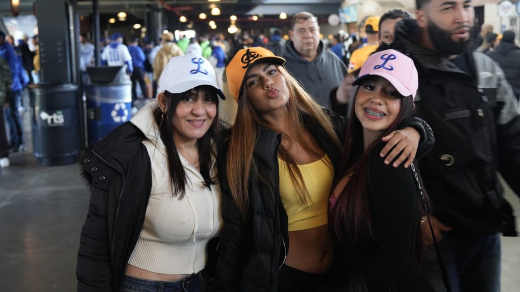Fotos: Así disfruta la fanaticada de Licey y Águilas el segundo partido en el Citi Field - Noticias de hoy en República Dominicana | De Último Minuto