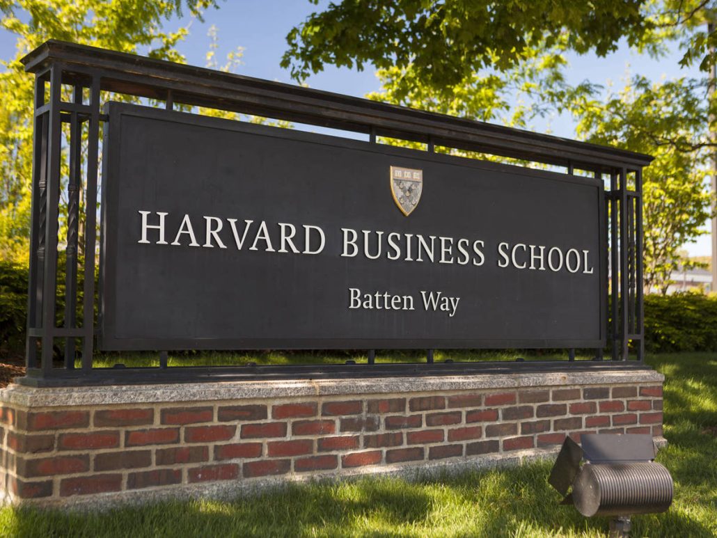 Harvard dará matrículas gratis a familias con ingresos de 200.000 dólares o menos