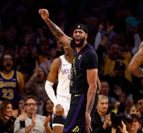 112-105 Los Lakers se reponen y cortan el vuelo de los Thunder