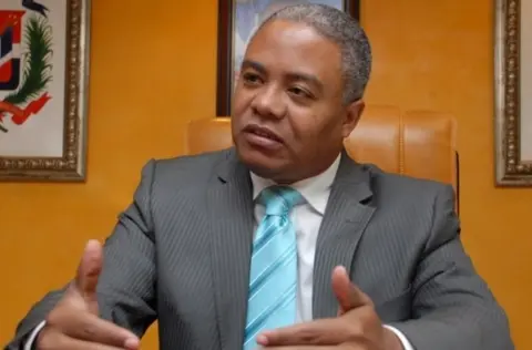 Esposo de Betty Gerónimo responde a las acusaciones del alcalde de SDN Carlos Guzmán