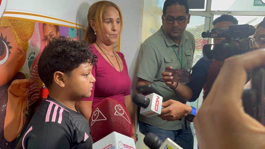 Niño recibe última quimioterapia para vencer el cáncer en la provincia de Santiago