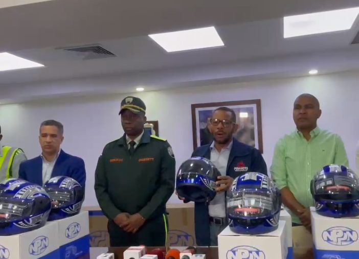 Entrega de cascos busca reducir mortalidad de motociclistas en Semana Santa