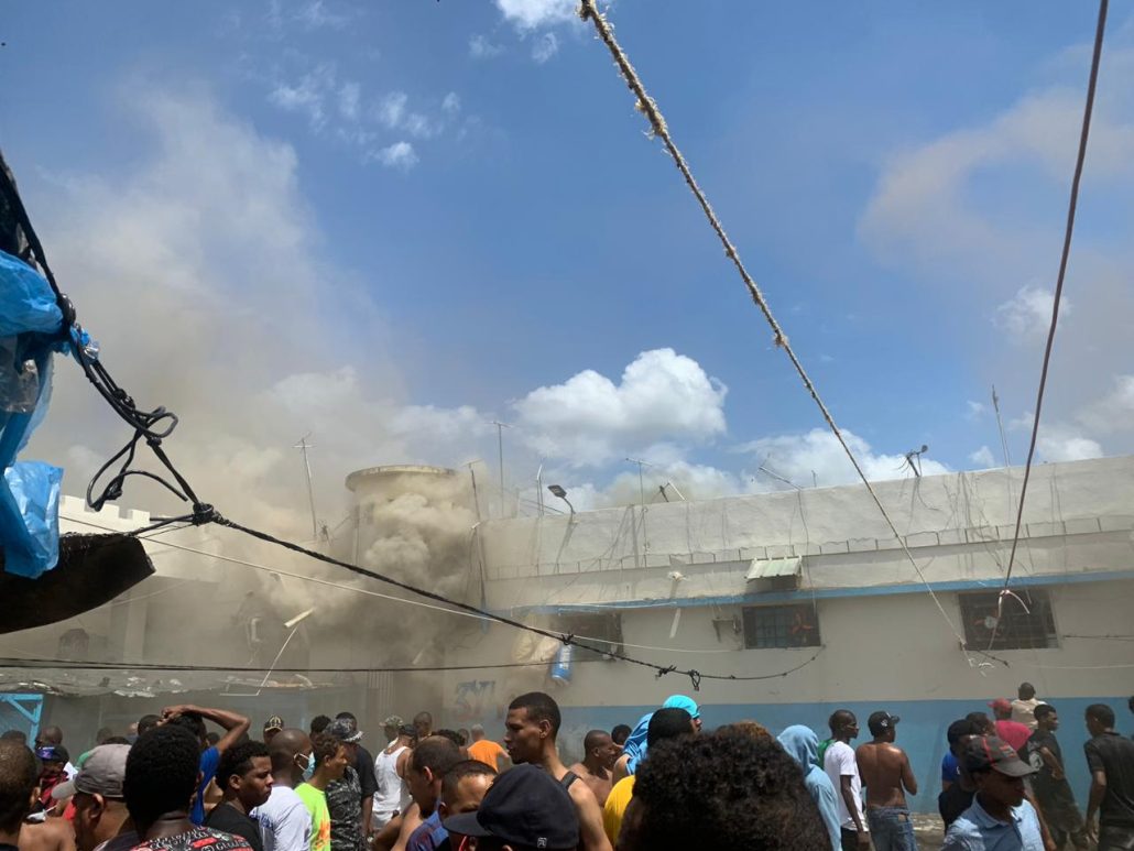Reportan incendio en cárcel de La Victoria