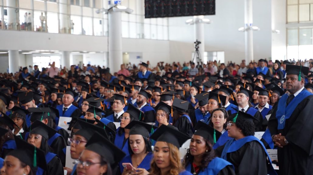 UAPA gradúa 1,560 nuevos profesionales sin importar su discapacidad