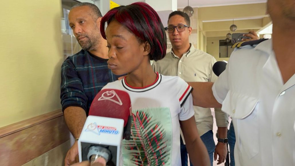 Aplazan medida de coerción contra madre acusada de matar su hijo en Santiago