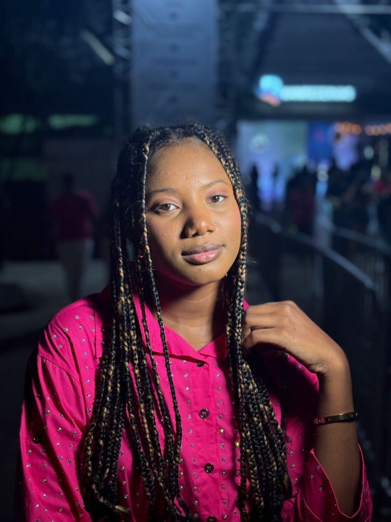 Atuendos extravagantes predominaron en segunda función del concierto de Karol G - Noticias de hoy en República Dominicana | De Último Minuto