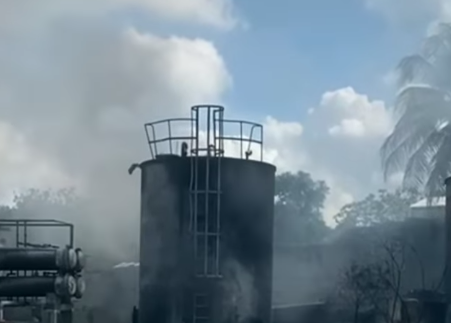 Se incendia empresa por el Km 22 de la Autopista Duarte