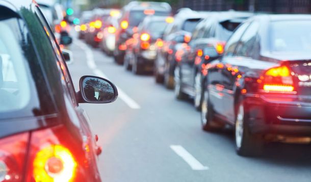 Reportan varios heridos al caer vehículo al vacío en carretera de San Cristóbal