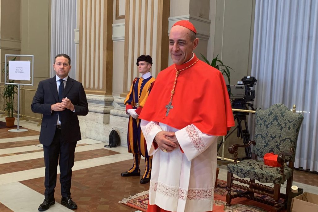 Vaticano tacha cambio de sexo y la maternidad subrogada de violación