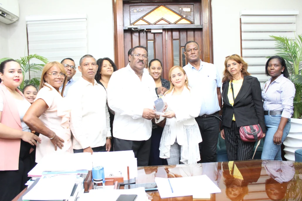 Junta de vecinos sector Mejoramiento Social reconoce al Dr. Edisson Féliz Féliz