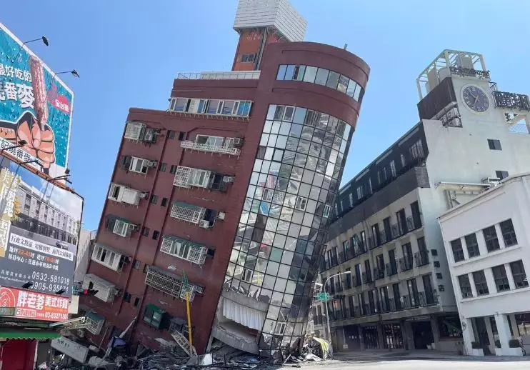 Continúan las labores de rescate de más de 100 personas tras el terremoto de Taiwán