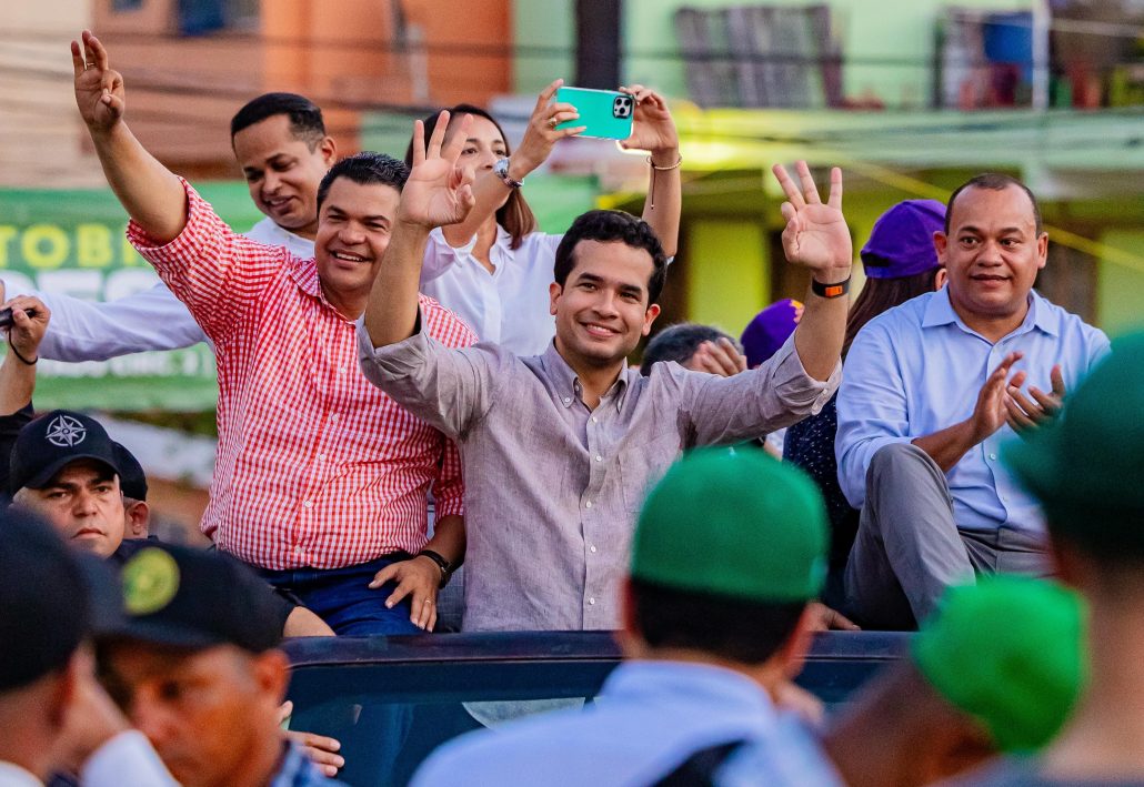 Omar recorrió las tres circunscripciones del DN junto a más de 50 candidatos a diputado