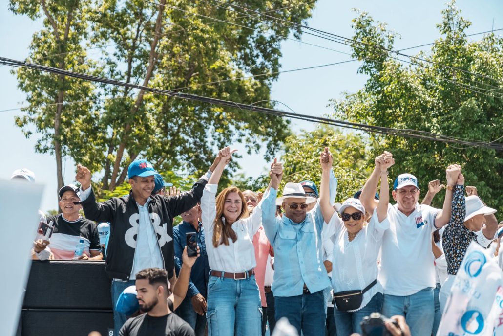 Bonao pide 4 años más; Carolina Mejía muestra apoyo a Héctor Acosta (El Torito)