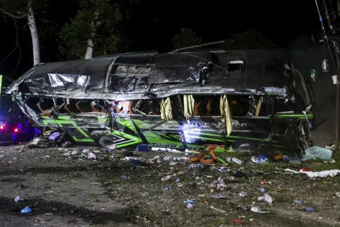 Al menos 11 muertos, en su mayoría estudiantes, en un accidente de autobús en Indonesia