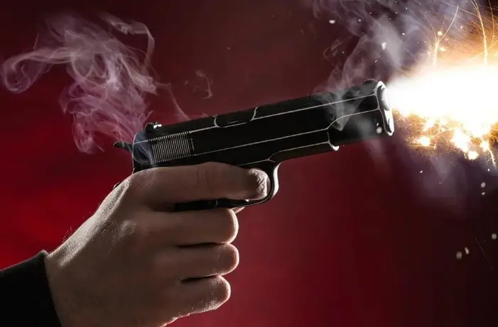 Hombre vestido de abogado mata a tiros a otro en un juzgado