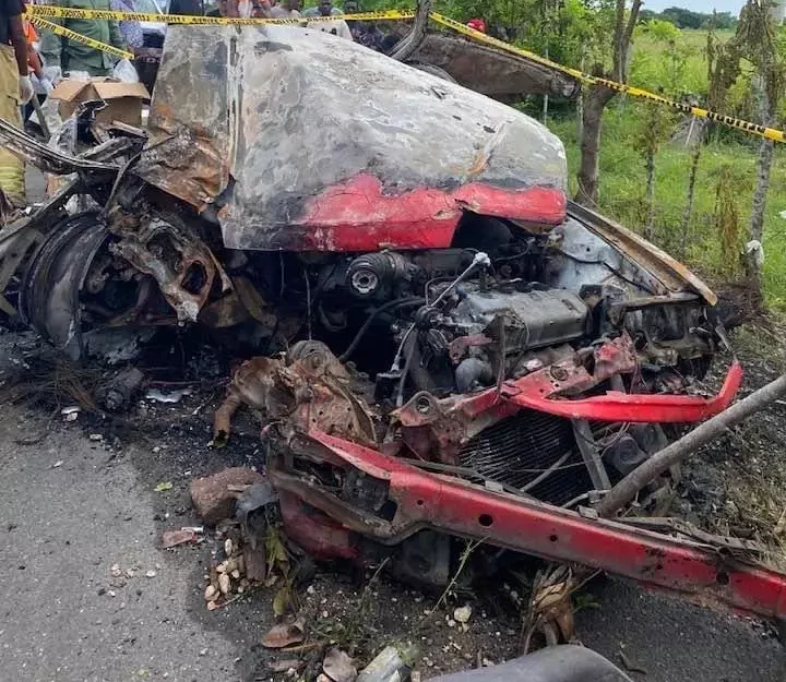 Tres personas mueren calcinadas al chocar con un poste del tendido eléctrico en Guerra