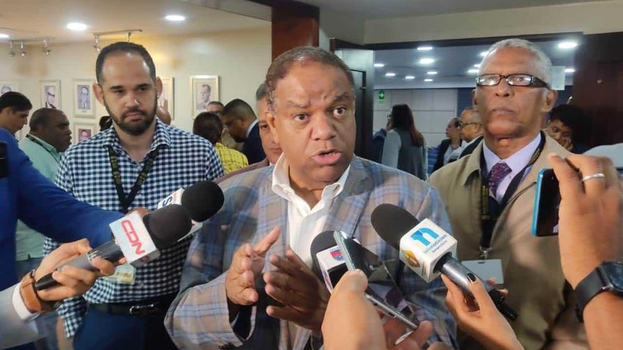 Tras reunión en la JCE por las elecciones 2024, Danilo Díaz, delegado del PLD, tildó al director de la Policía Militar Electoral