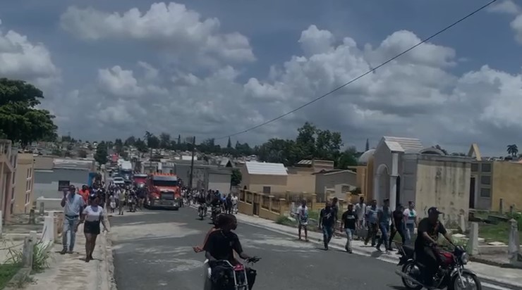 Familiares sepultan restos de Johan Eduardo Belliard supuesto involucrado de asalto al Popular