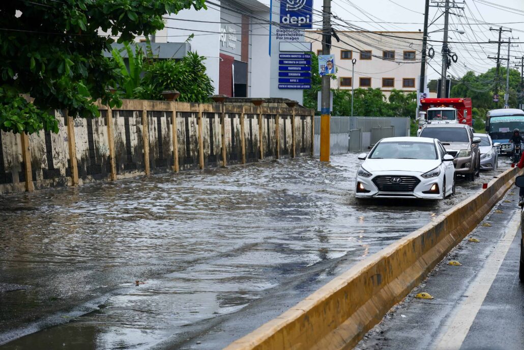 ¡Atención! COE mantiene 15 provincias en alerta por incidencia de vaguada